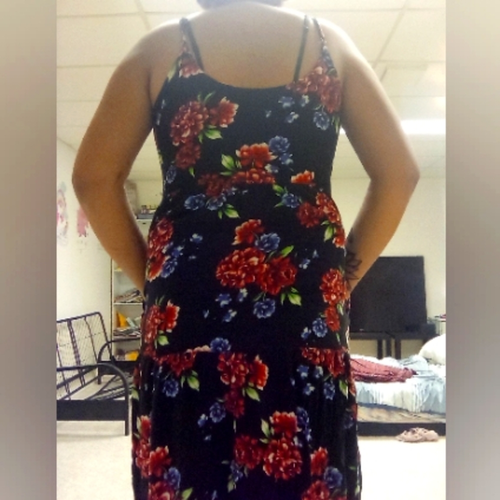 Dress - Picture 4 of 4
